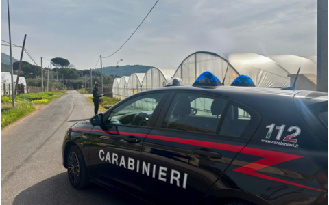Carabinieri bloccano uomo armato di coltello a Gabbioneta Binanuova
