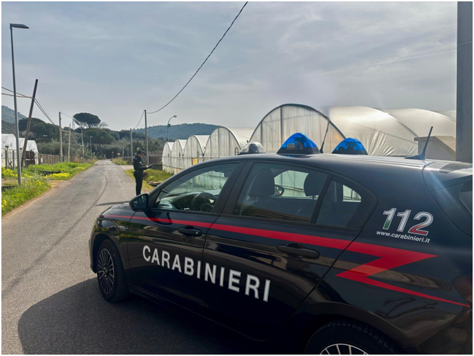 Carabinieri bloccano uomo armato di coltello a Gabbioneta Binanuova