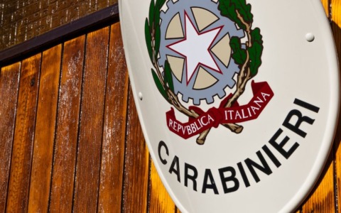 Viola il divieto di avvicinamento alla figlia: arrestato