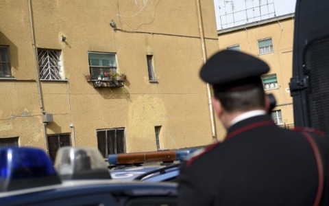 Arrestato 31enne per maltrattamenti alla figlia e stalking all’ex moglie