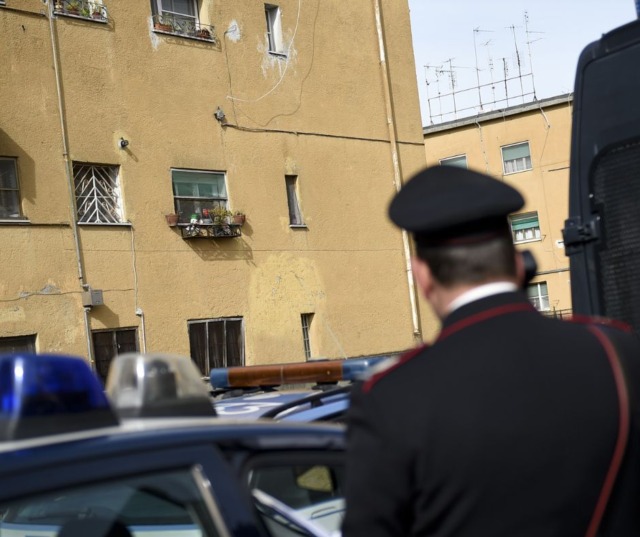 Arrestato 31enne per maltrattamenti alla figlia e stalking all’ex moglie