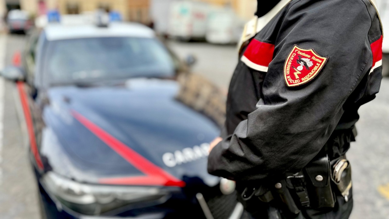 Fermato senza patente su ciclomotore rubato: denunciato 34enne