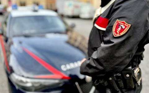 Fermato senza patente su ciclomotore rubato: denunciato 34enne