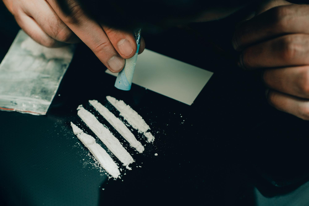 Droga e pistola sotto il parquet: due arresti a Cremona