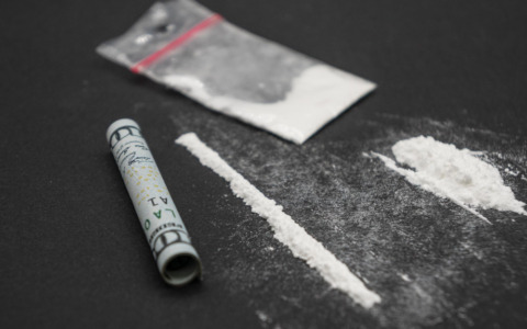 Espulso albanese irregolare trovato con cocaina durante controlli estivi