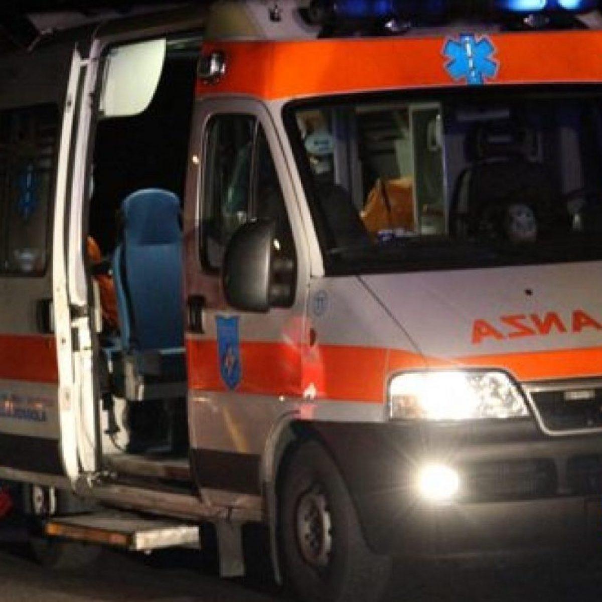 Scontro con un autoarticolato, grave una 23enne