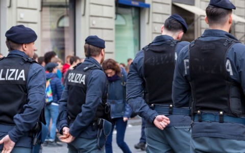 Controlli stradali: ritirate due patenti per alcol e arrestato un ricercato