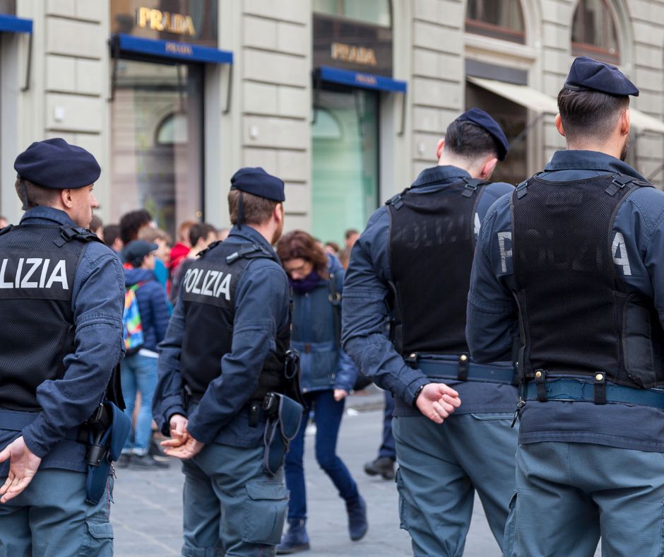 Controlli stradali: ritirate due patenti per alcol e arrestato un ricercato