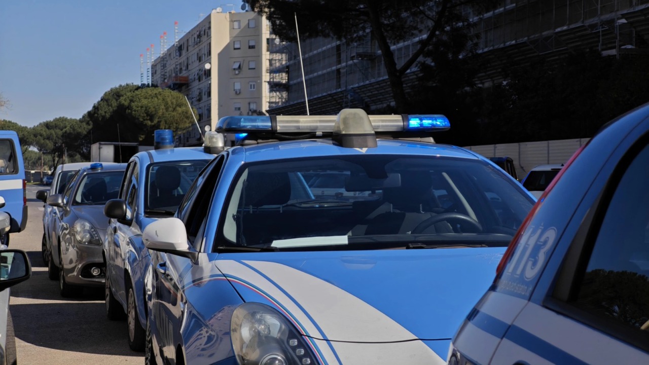 Controlli straordinari della Polizia: 129 identificati e 31 veicoli fermati
