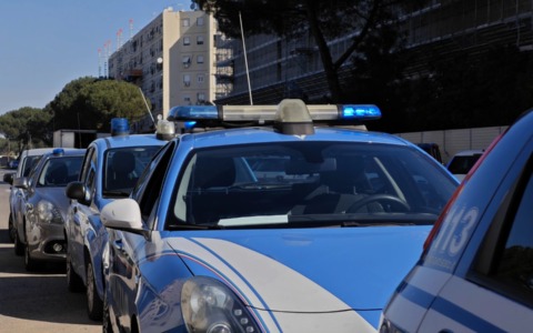 Controlli straordinari della Polizia: 129 identificati e 31 veicoli fermati