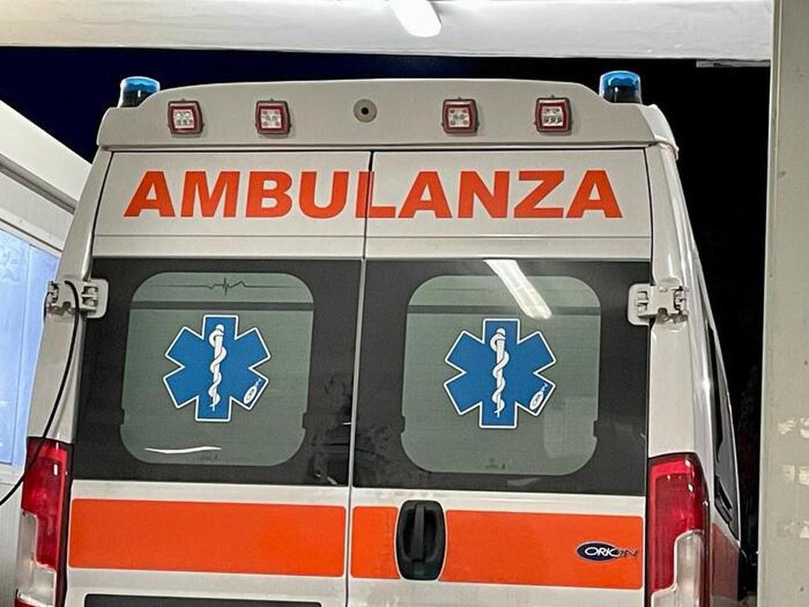 Malore e caduta nel canale, 78enne salvato da un ciclista