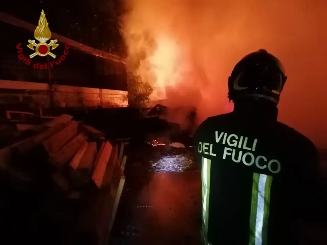 Ramo cade su viale Trento e Trieste: strada bloccata